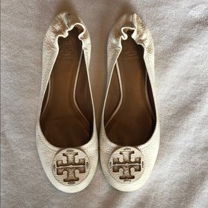 Tory Burch reva flats in cream tumbled leather sz8
